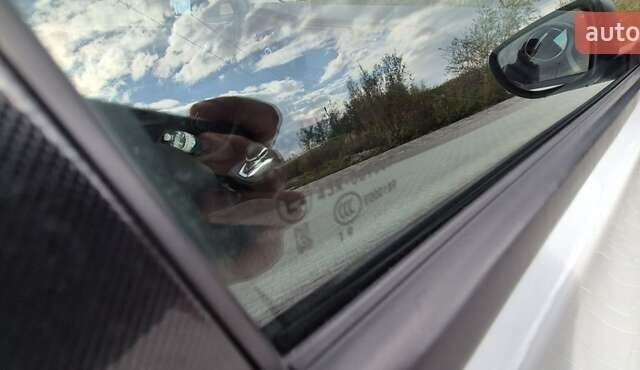 Белый Рено Зое, объемом двигателя 0 л и пробегом 25 тыс. км за 11600 $, фото 20 на Automoto.ua