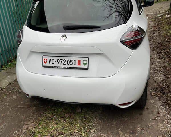 Белый Рено Зое, объемом двигателя 0 л и пробегом 64 тыс. км за 11450 $, фото 19 на Automoto.ua