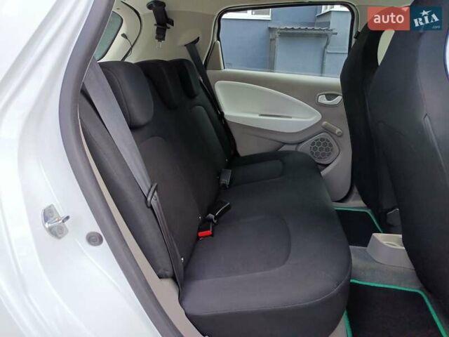 Белый Рено Зое, объемом двигателя 0 л и пробегом 19 тыс. км за 9950 $, фото 43 на Automoto.ua