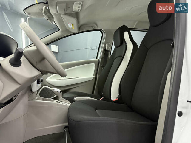 Белый Рено Зое, объемом двигателя 0 л и пробегом 21 тыс. км за 9950 $, фото 17 на Automoto.ua