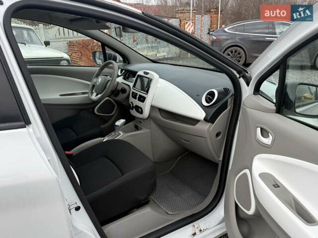 Білий Рено Зое, об'ємом двигуна 0 л та пробігом 46 тис. км за 10500 $, фото 6 на Automoto.ua