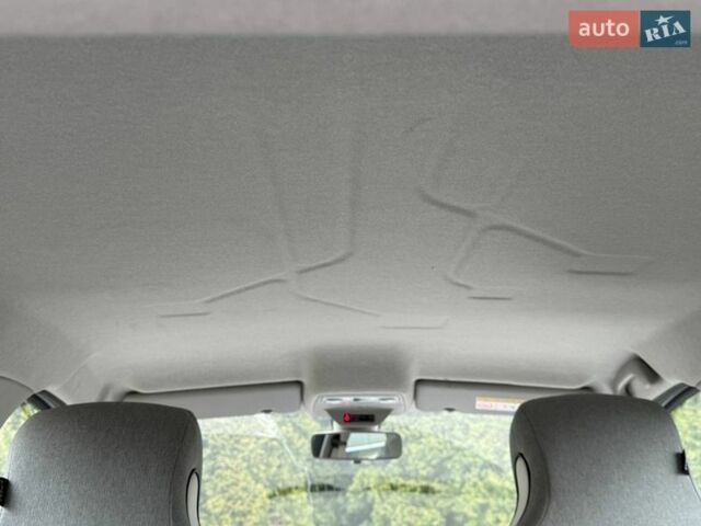 Белый Рено Зое, объемом двигателя 0 л и пробегом 60 тыс. км за 10300 $, фото 35 на Automoto.ua