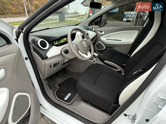 Белый Рено Зое, объемом двигателя 0 л и пробегом 11 тыс. км за 10499 $, фото 10 на Automoto.ua