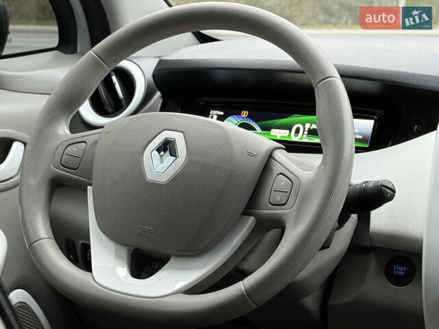 Белый Рено Зое, объемом двигателя 0 л и пробегом 11 тыс. км за 10499 $, фото 2 на Automoto.ua