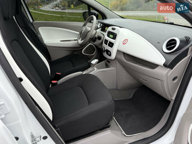 Белый Рено Зое, объемом двигателя 0 л и пробегом 11 тыс. км за 10499 $, фото 11 на Automoto.ua