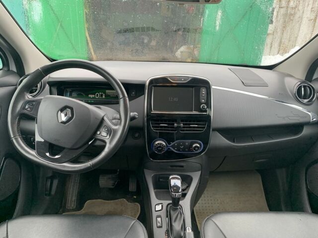 Белый Рено Зое, объемом двигателя 0 л и пробегом 159 тыс. км за 8999 $, фото 14 на Automoto.ua