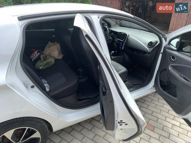 Белый Рено Зое, объемом двигателя 0 л и пробегом 173 тыс. км за 9500 $, фото 4 на Automoto.ua