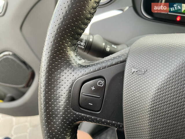 Белый Рено Зое, объемом двигателя 0 л и пробегом 84 тыс. км за 10500 $, фото 42 на Automoto.ua