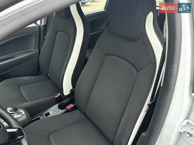 Белый Рено Зое, объемом двигателя 0 л и пробегом 68 тыс. км за 11499 $, фото 16 на Automoto.ua