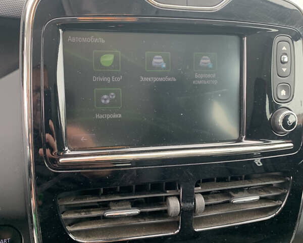 Білий Рено Зое, об'ємом двигуна 0 л та пробігом 159 тис. км за 8999 $, фото 33 на Automoto.ua