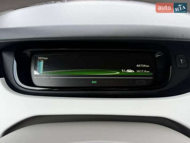 Білий Рено Зое, об'ємом двигуна 0 л та пробігом 46 тис. км за 10500 $, фото 10 на Automoto.ua