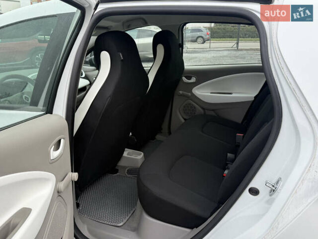 Білий Рено Зое, об'ємом двигуна 0 л та пробігом 46 тис. км за 10500 $, фото 7 на Automoto.ua