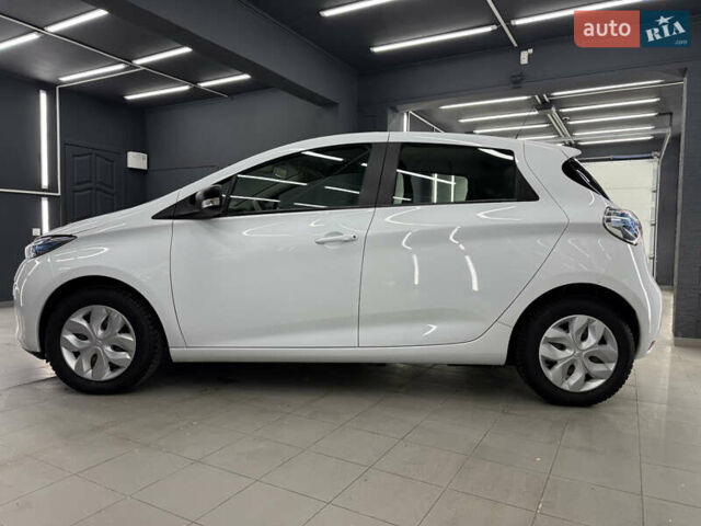Белый Рено Зое, объемом двигателя 0 л и пробегом 21 тыс. км за 9950 $, фото 3 на Automoto.ua