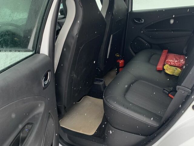 Белый Рено Зое, объемом двигателя 0 л и пробегом 159 тыс. км за 8999 $, фото 13 на Automoto.ua