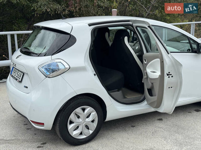 Білий Рено Зое, об'ємом двигуна 0 л та пробігом 60 тис. км за 10190 $, фото 23 на Automoto.ua
