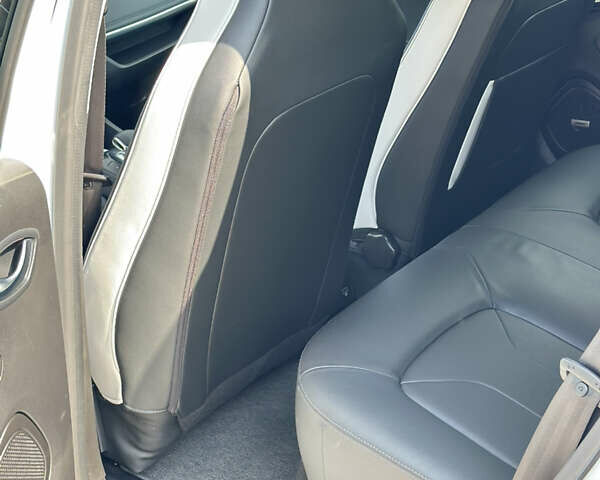 Білий Рено Зое, об'ємом двигуна 0 л та пробігом 90 тис. км за 13800 $, фото 12 на Automoto.ua