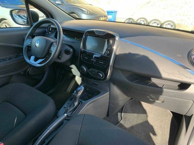 Белый Рено Зое, объемом двигателя 0 л и пробегом 62 тыс. км за 9399 $, фото 20 на Automoto.ua