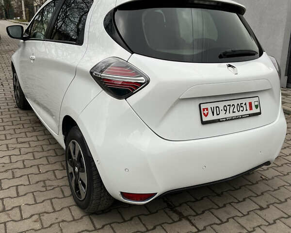 Белый Рено Зое, объемом двигателя 0 л и пробегом 64 тыс. км за 11450 $, фото 10 на Automoto.ua