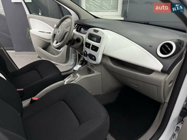Белый Рено Зое, объемом двигателя 0 л и пробегом 21 тыс. км за 9950 $, фото 29 на Automoto.ua
