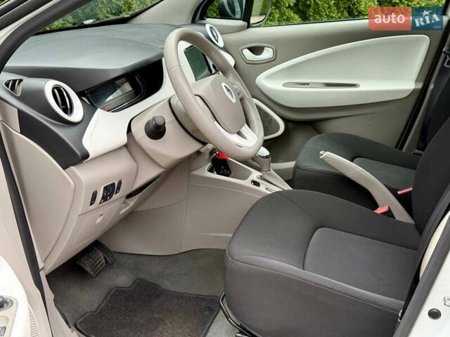 Белый Рено Зое, объемом двигателя 0 л и пробегом 38 тыс. км за 10200 $, фото 14 на Automoto.ua