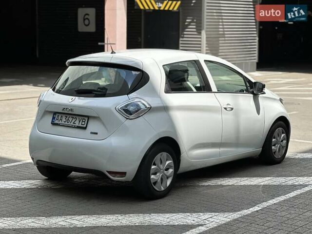 Белый Рено Зое, объемом двигателя 0 л и пробегом 59 тыс. км за 10500 $, фото 9 на Automoto.ua