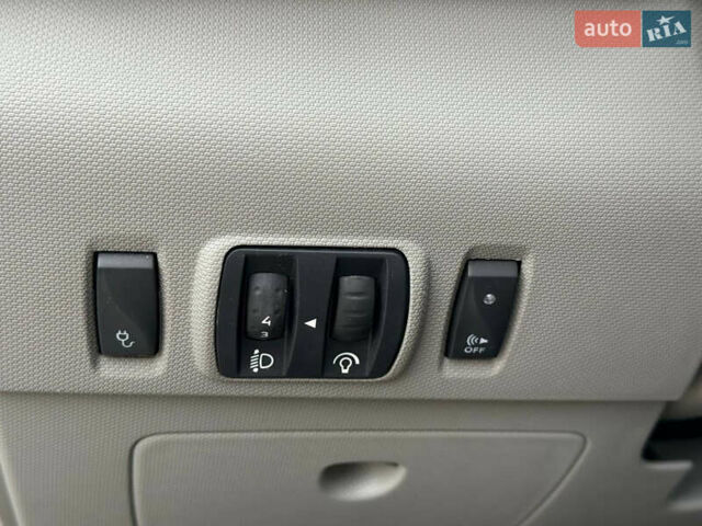 Белый Рено Зое, объемом двигателя 0 л и пробегом 38 тыс. км за 10200 $, фото 26 на Automoto.ua
