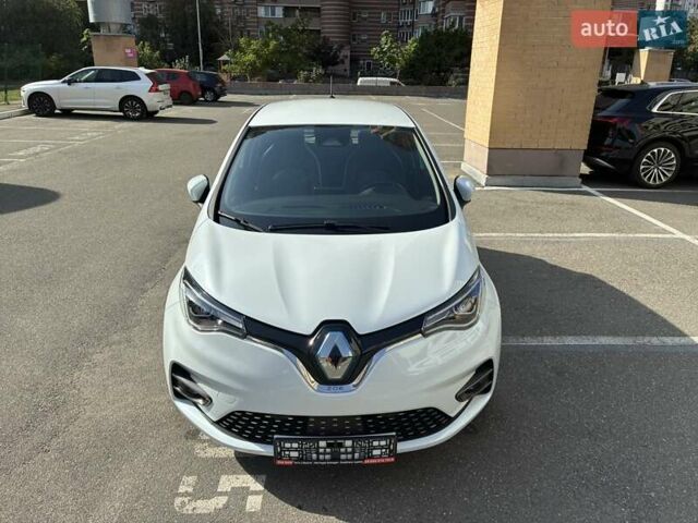 Белый Рено Зое, объемом двигателя 0 л и пробегом 94 тыс. км за 13300 $, фото 4 на Automoto.ua