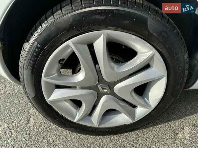 Белый Рено Зое, объемом двигателя 0 л и пробегом 27 тыс. км за 11500 $, фото 31 на Automoto.ua