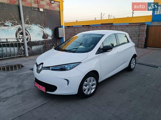 Белый Рено Зое, объемом двигателя 0 л и пробегом 65 тыс. км за 10250 $, фото 12 на Automoto.ua