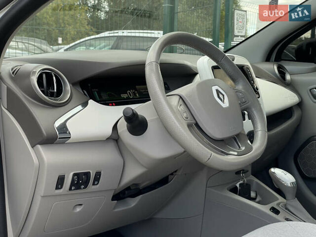 Білий Рено Зое, об'ємом двигуна 0 л та пробігом 28 тис. км за 9355 $, фото 23 на Automoto.ua