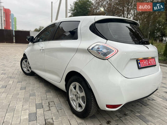 Белый Рено Зое, объемом двигателя 0 л и пробегом 48 тыс. км за 9950 $, фото 11 на Automoto.ua