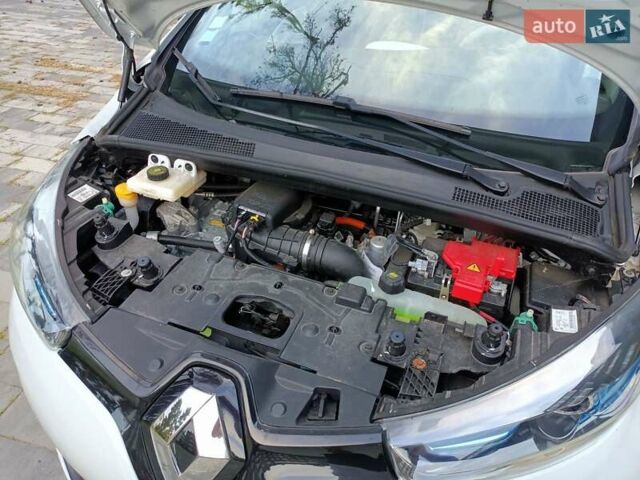 Белый Рено Зое, объемом двигателя 0 л и пробегом 19 тыс. км за 9950 $, фото 52 на Automoto.ua