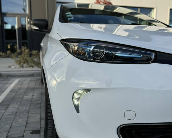 Белый Рено Зое, объемом двигателя 0 л и пробегом 67 тыс. км за 9500 $, фото 14 на Automoto.ua