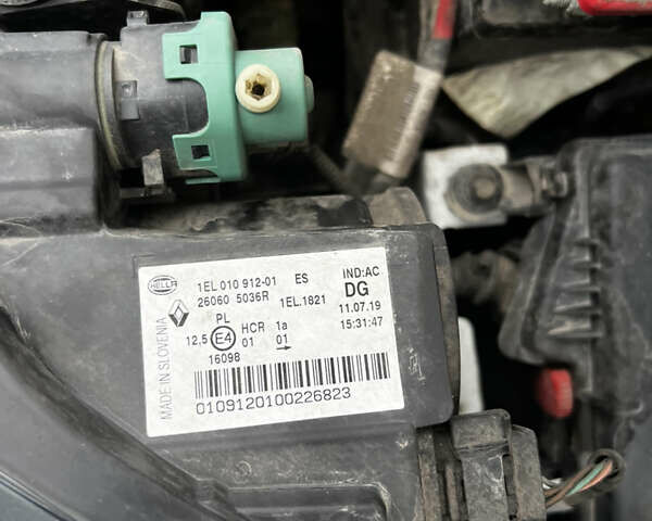 Білий Рено Зое, об'ємом двигуна 0 л та пробігом 109 тис. км за 8900 $, фото 46 на Automoto.ua