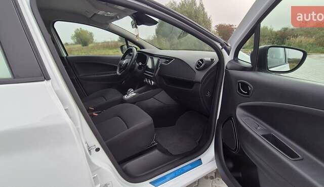 Білий Рено Зое, об'ємом двигуна 0 л та пробігом 25 тис. км за 11500 $, фото 13 на Automoto.ua