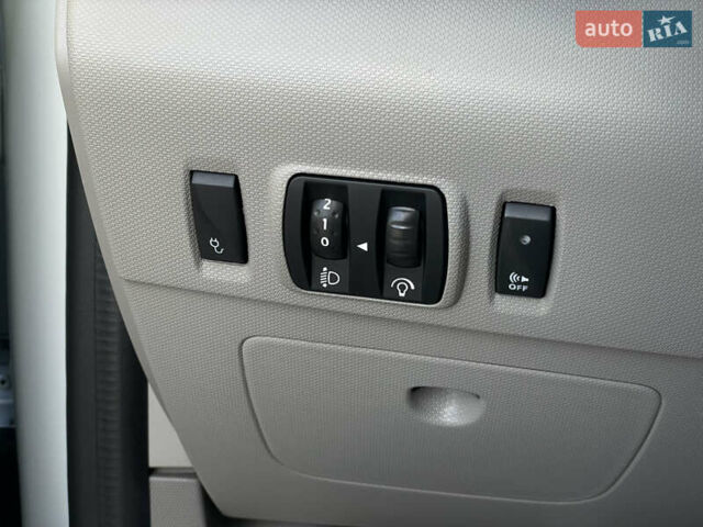 Білий Рено Зое, об'ємом двигуна 0 л та пробігом 28 тис. км за 9355 $, фото 38 на Automoto.ua