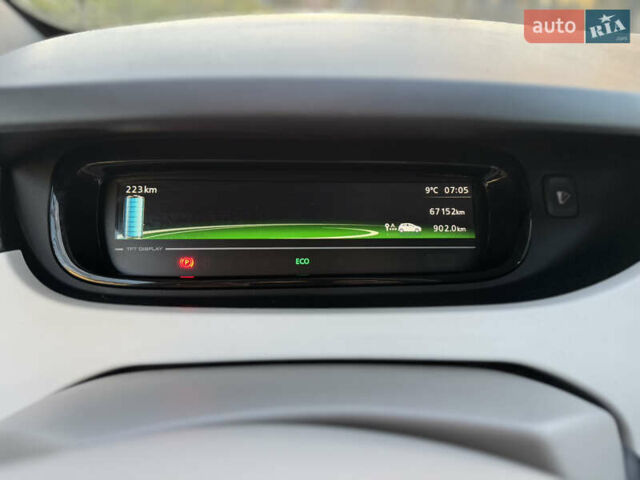 Белый Рено Зое, объемом двигателя 0 л и пробегом 67 тыс. км за 9500 $, фото 41 на Automoto.ua