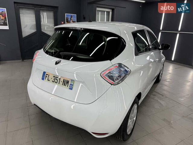 Белый Рено Зое, объемом двигателя 0 л и пробегом 53 тыс. км за 9900 $, фото 8 на Automoto.ua
