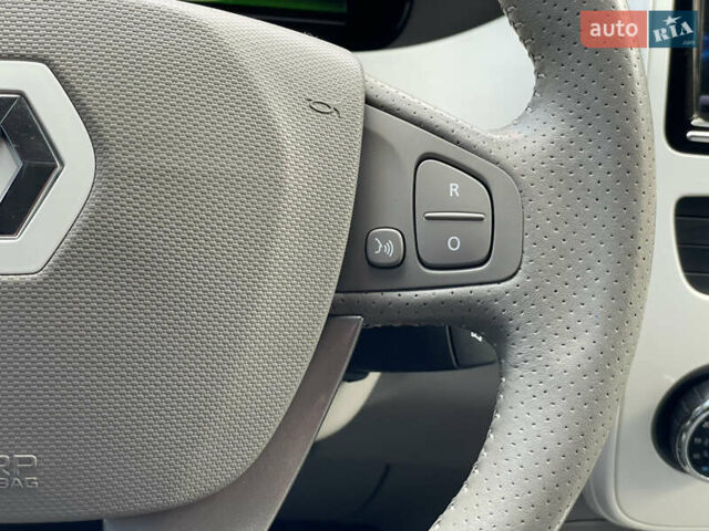 Білий Рено Зое, об'ємом двигуна 0 л та пробігом 28 тис. км за 9355 $, фото 41 на Automoto.ua