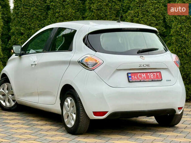 Белый Рено Зое, объемом двигателя 0 л и пробегом 38 тыс. км за 10200 $, фото 9 на Automoto.ua