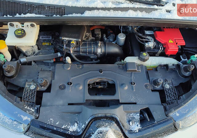 Белый Рено Зое, объемом двигателя 0 л и пробегом 66 тыс. км за 10200 $, фото 8 на Automoto.ua