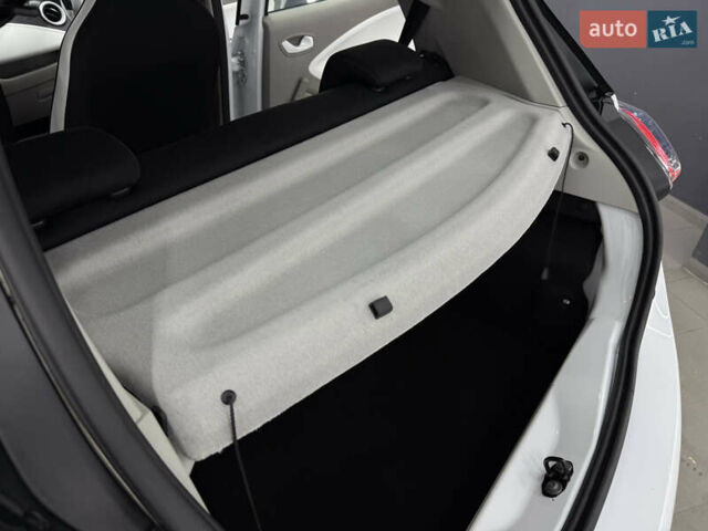 Белый Рено Зое, объемом двигателя 0 л и пробегом 21 тыс. км за 9950 $, фото 24 на Automoto.ua