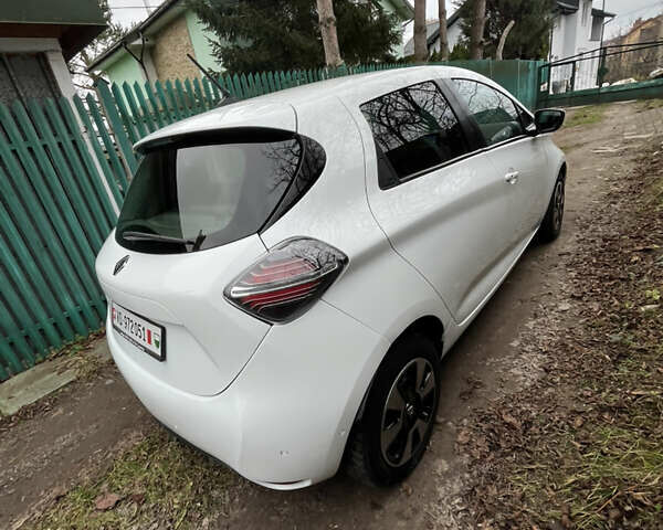 Белый Рено Зое, объемом двигателя 0 л и пробегом 64 тыс. км за 11450 $, фото 18 на Automoto.ua