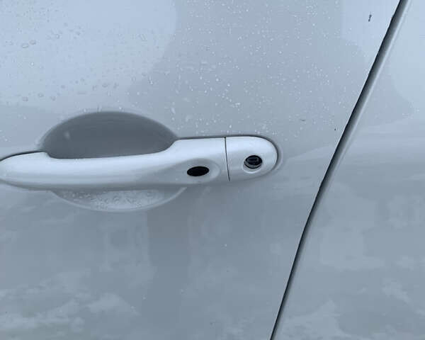 Білий Рено Зое, об'ємом двигуна 0 л та пробігом 159 тис. км за 8999 $, фото 27 на Automoto.ua