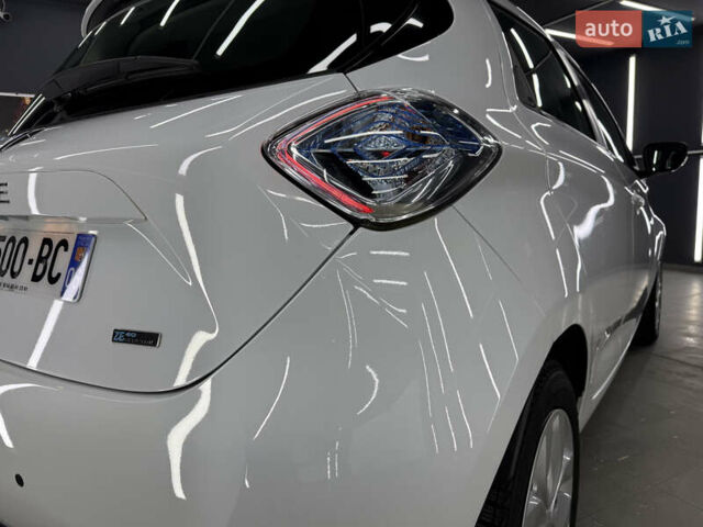 Белый Рено Зое, объемом двигателя 0 л и пробегом 21 тыс. км за 9950 $, фото 5 на Automoto.ua