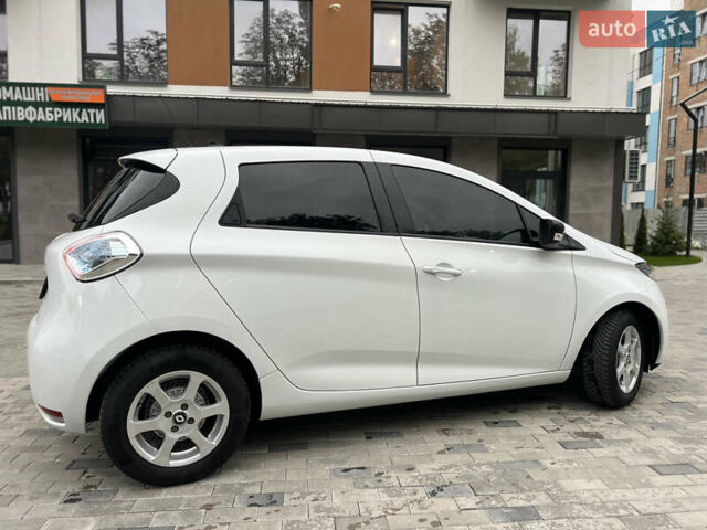Белый Рено Зое, объемом двигателя 0 л и пробегом 48 тыс. км за 9950 $, фото 6 на Automoto.ua