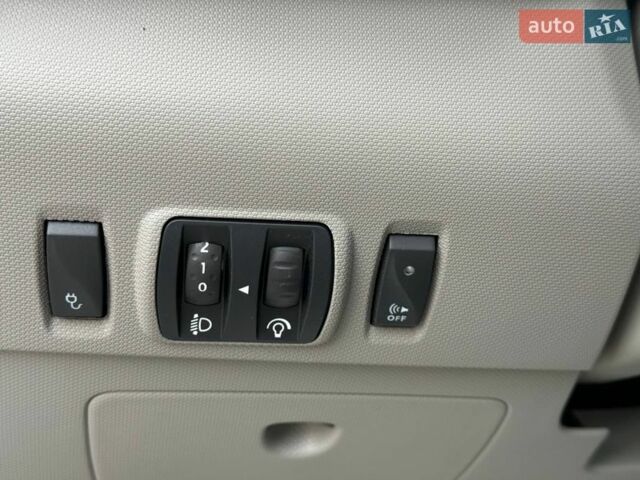 Белый Рено Зое, объемом двигателя 0 л и пробегом 60 тыс. км за 10300 $, фото 23 на Automoto.ua