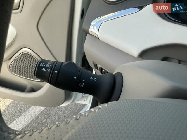Белый Рено Зое, объемом двигателя 0 л и пробегом 27 тыс. км за 11500 $, фото 16 на Automoto.ua