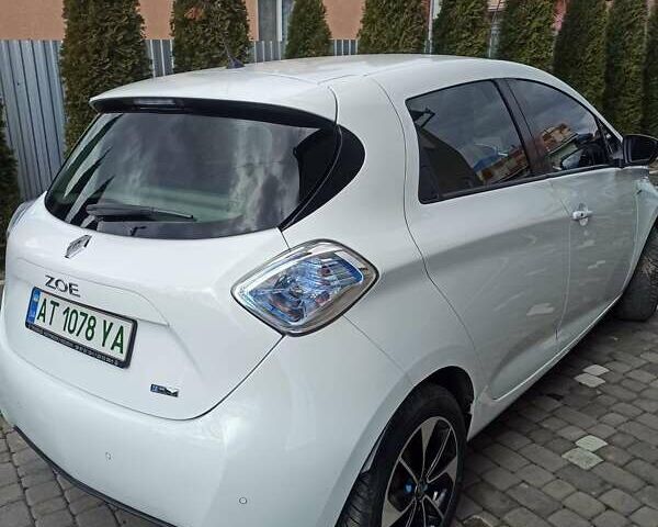 Белый Рено Зое, объемом двигателя 0 л и пробегом 48 тыс. км за 11850 $, фото 15 на Automoto.ua
