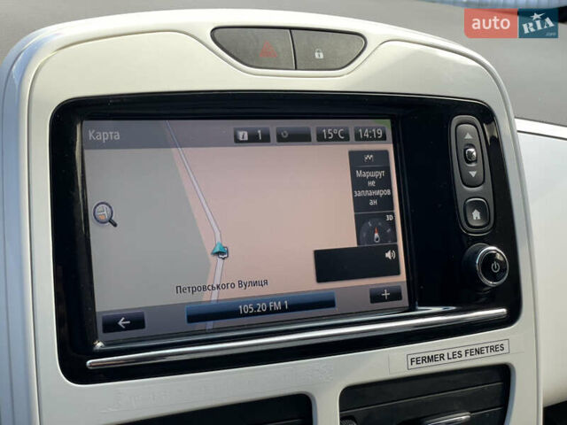 Білий Рено Зое, об'ємом двигуна 0 л та пробігом 28 тис. км за 9355 $, фото 53 на Automoto.ua